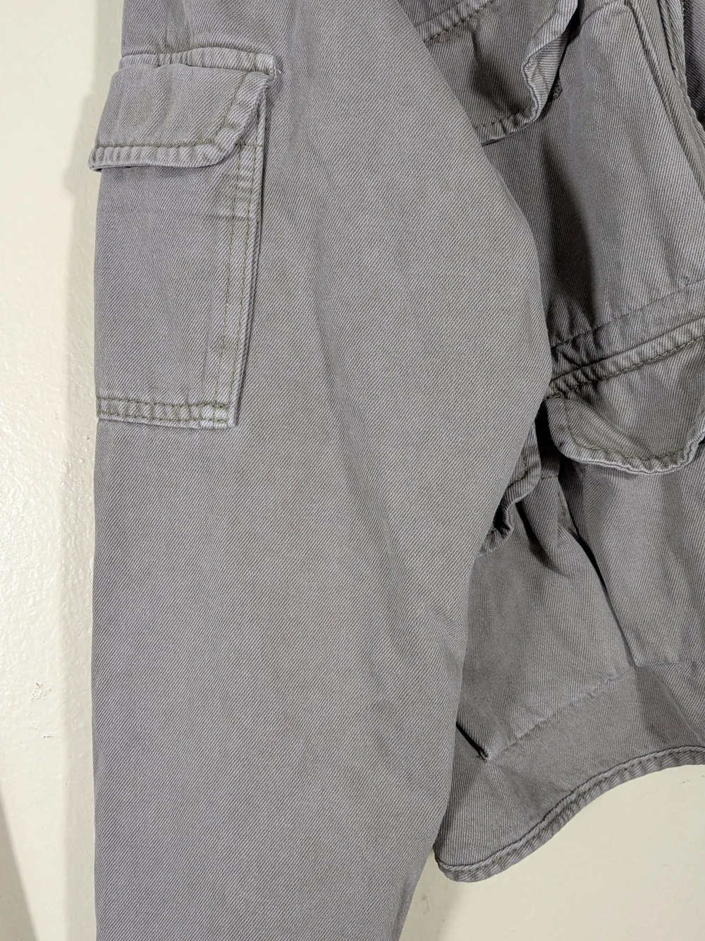 H&M Divided Gray Utility Cargo Denim Jacket Size Medium Full Zip Pockets